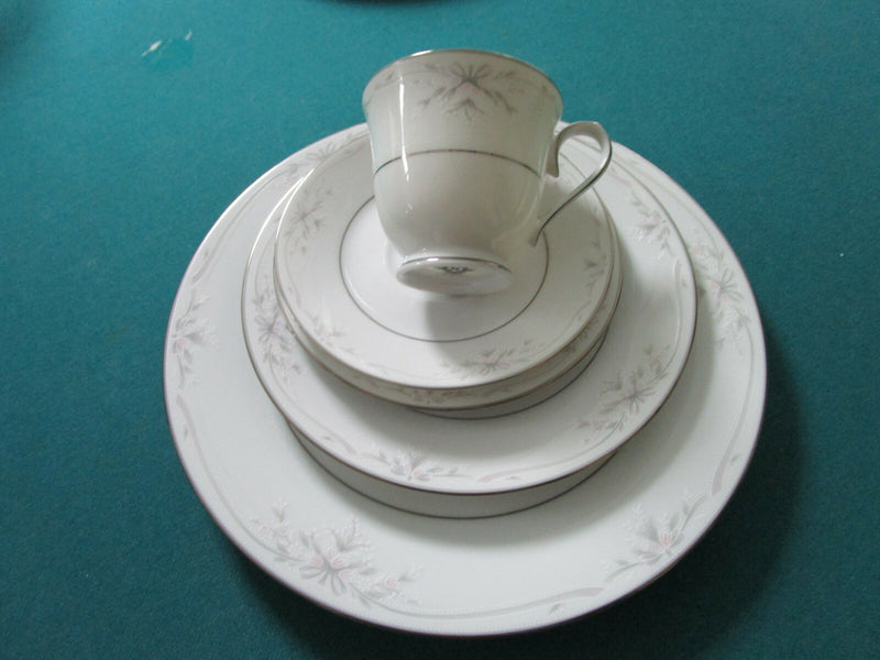 NORITAKE DINNER SET 5 PCS SWEET LEILAINI - VENETIAN ROSE - LUCEFORD - SILK RIBB