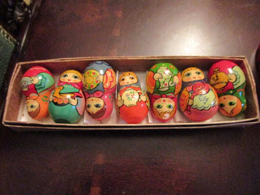 VINTAGE 7 RUSSIAN NESTING DOLLS/ORNAMENTS IN ORIGINAL BOX 2" ORIGINAL