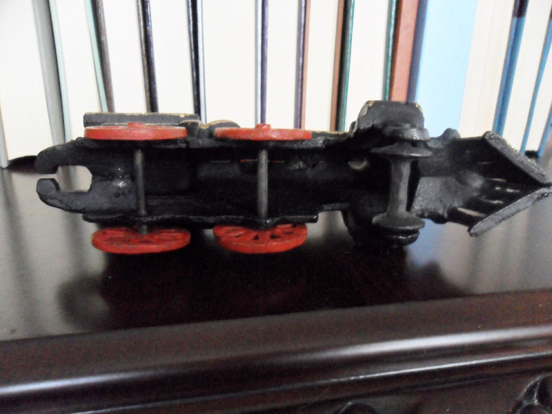 Locomotive Cast Iron? locomotive 3" tall x 7" long red wheels[*small]