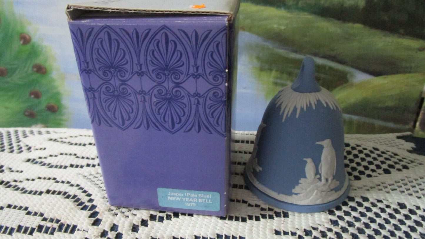 WEDGWOOD - WATERFORD CHRISTMAS LOT ORNAMENT BELL ASHTRAY 3 PCS NEW