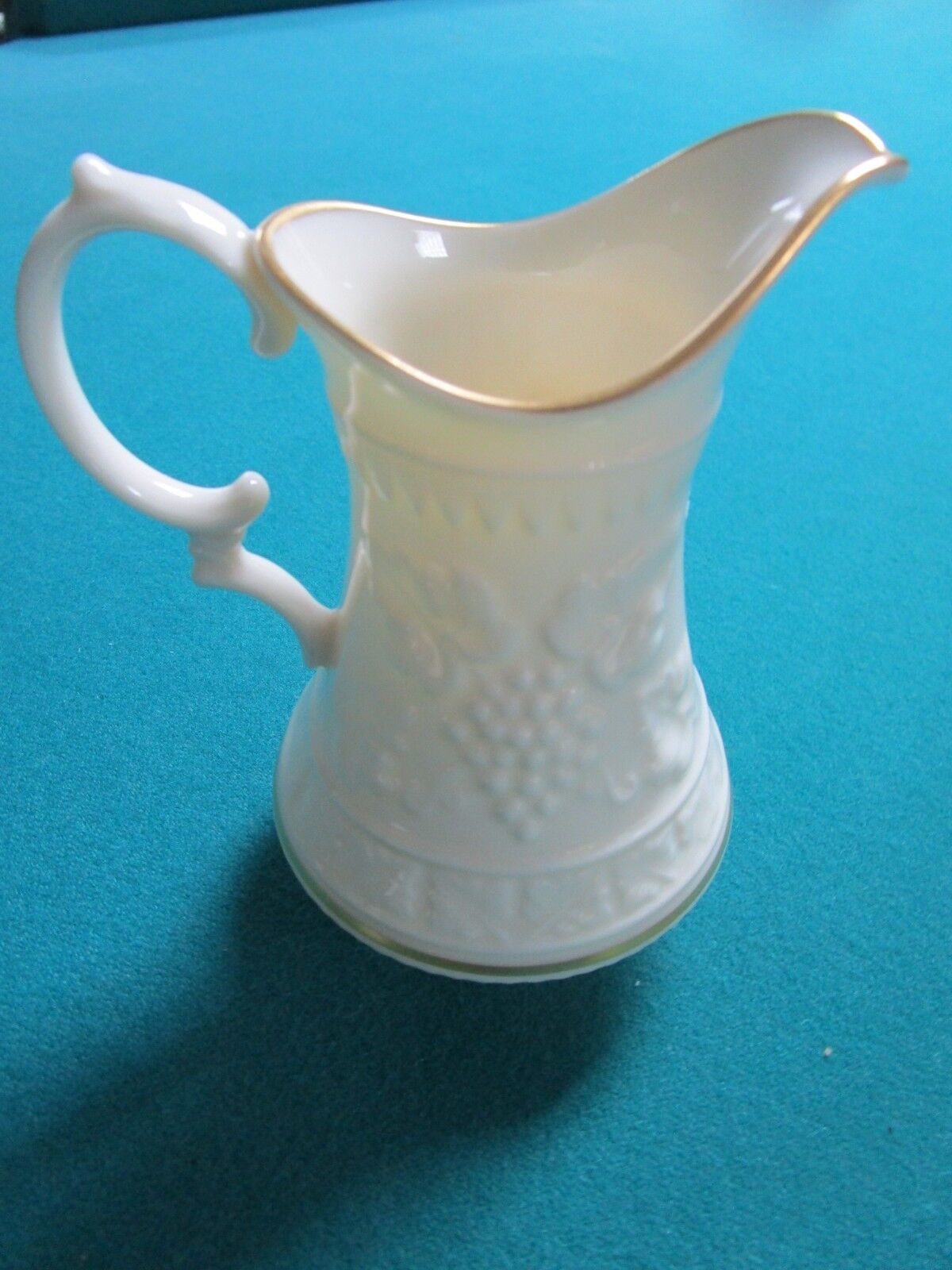 Lenox Vase EMBOSSED CREAMER AND 8 DISHES [*LENXB]