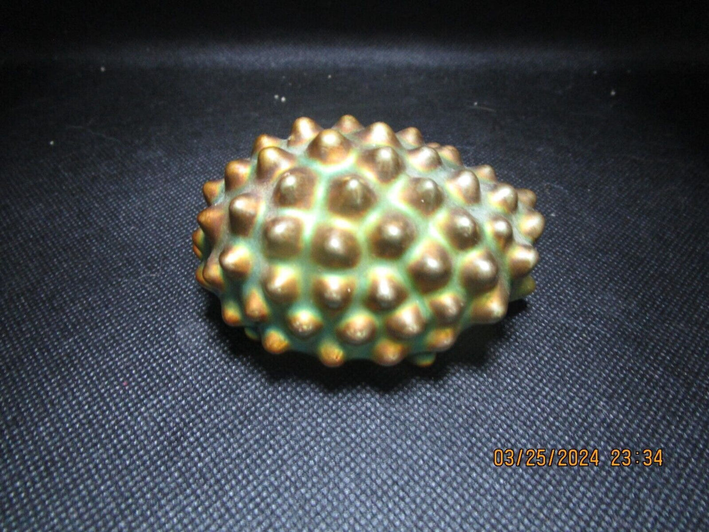 Zsolnay Eosin Hedgehog Figurine - Gold/green 3"