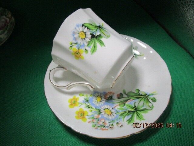 THE FLOWERS OF SHAKESPEARE ROYAL AVON ENGLAND TEA CUP / SAUCER DAISIES [65]