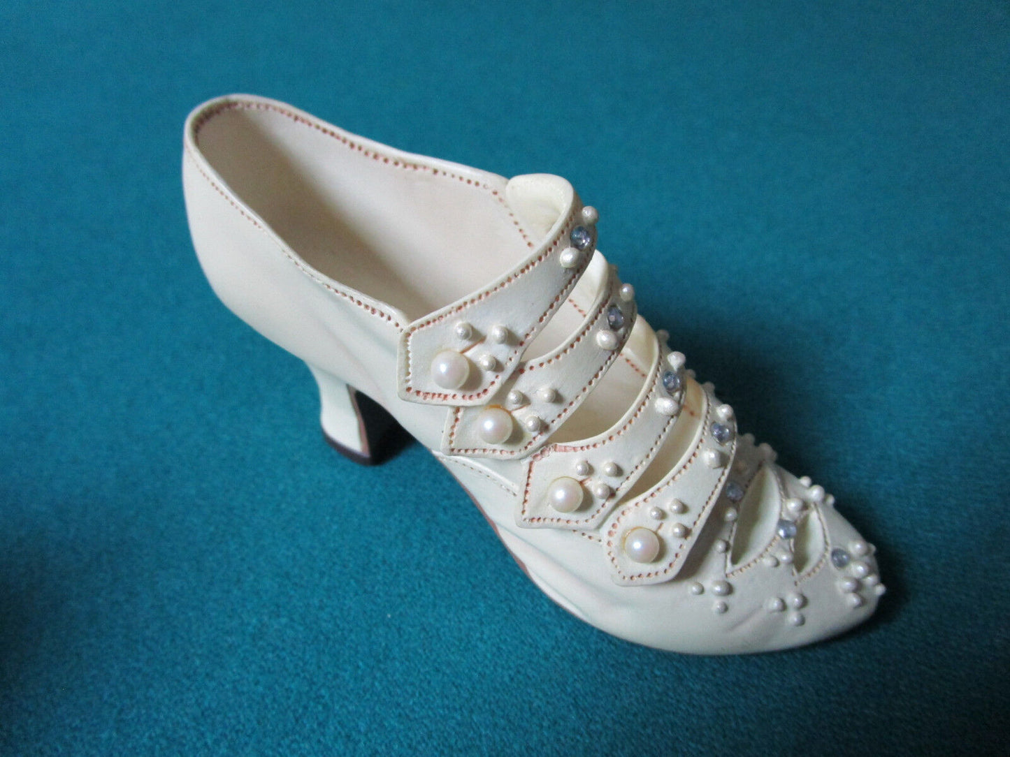 THE RIGHT SHOE BY RAINE COLLECTIBLE "EDWARDIAN GRACE" NEW IN BOX original