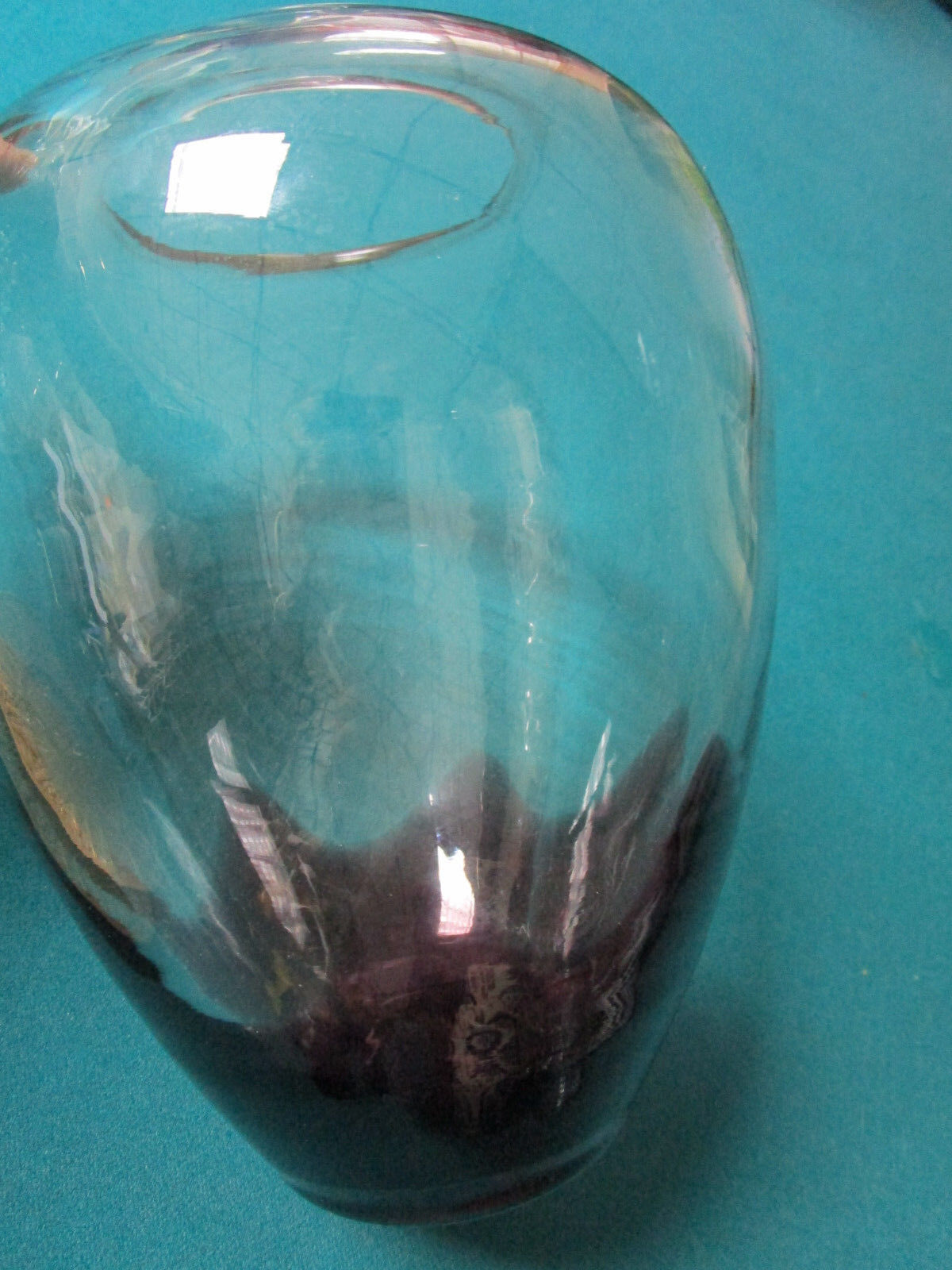 VINTAGE CRYSTAL CLEAR VASE WITH DARK PURPLE BOTTOM 9 X 6" [ABP-BSKT]