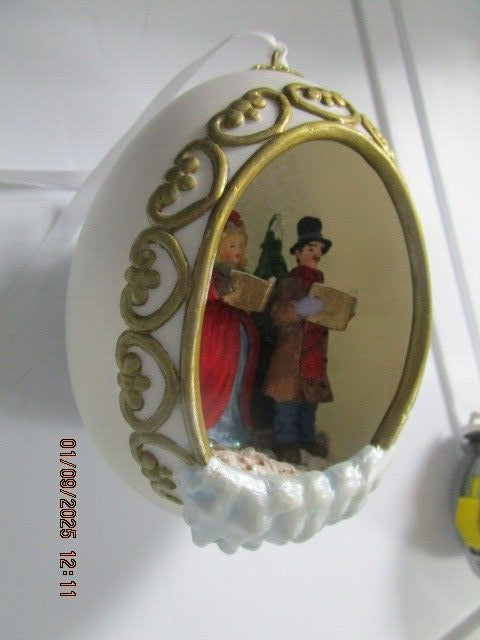 EGG CHRISTMAS ORNAMENT CAROLERS 5IN [140B] ^^