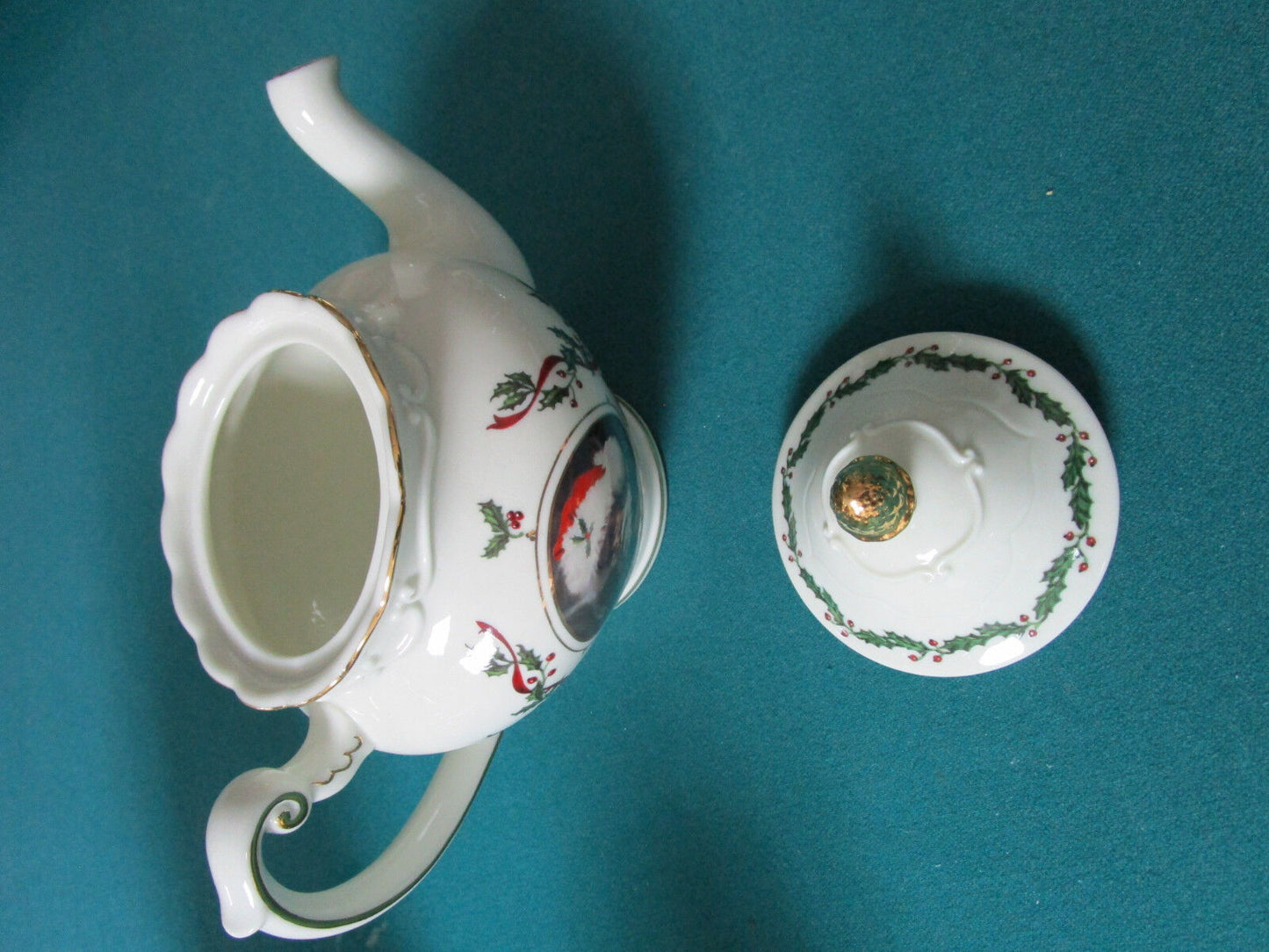 THE ST NICHOLAS PORCELAIN TEA POT BY DANBURY MINT 7 1/2 X 9" original