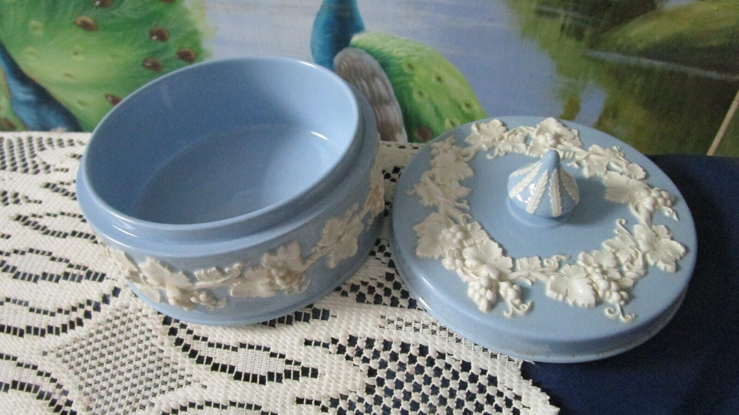 WEDGWOOD CREAME GRAPES LEAVES ON GLOSSY BLUE VASE TRINKET DISH PICK 1^^