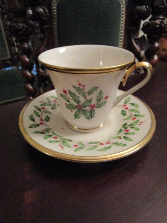 Lenox Christmas Coffee Cup /Saucer "Holiday" [50e]