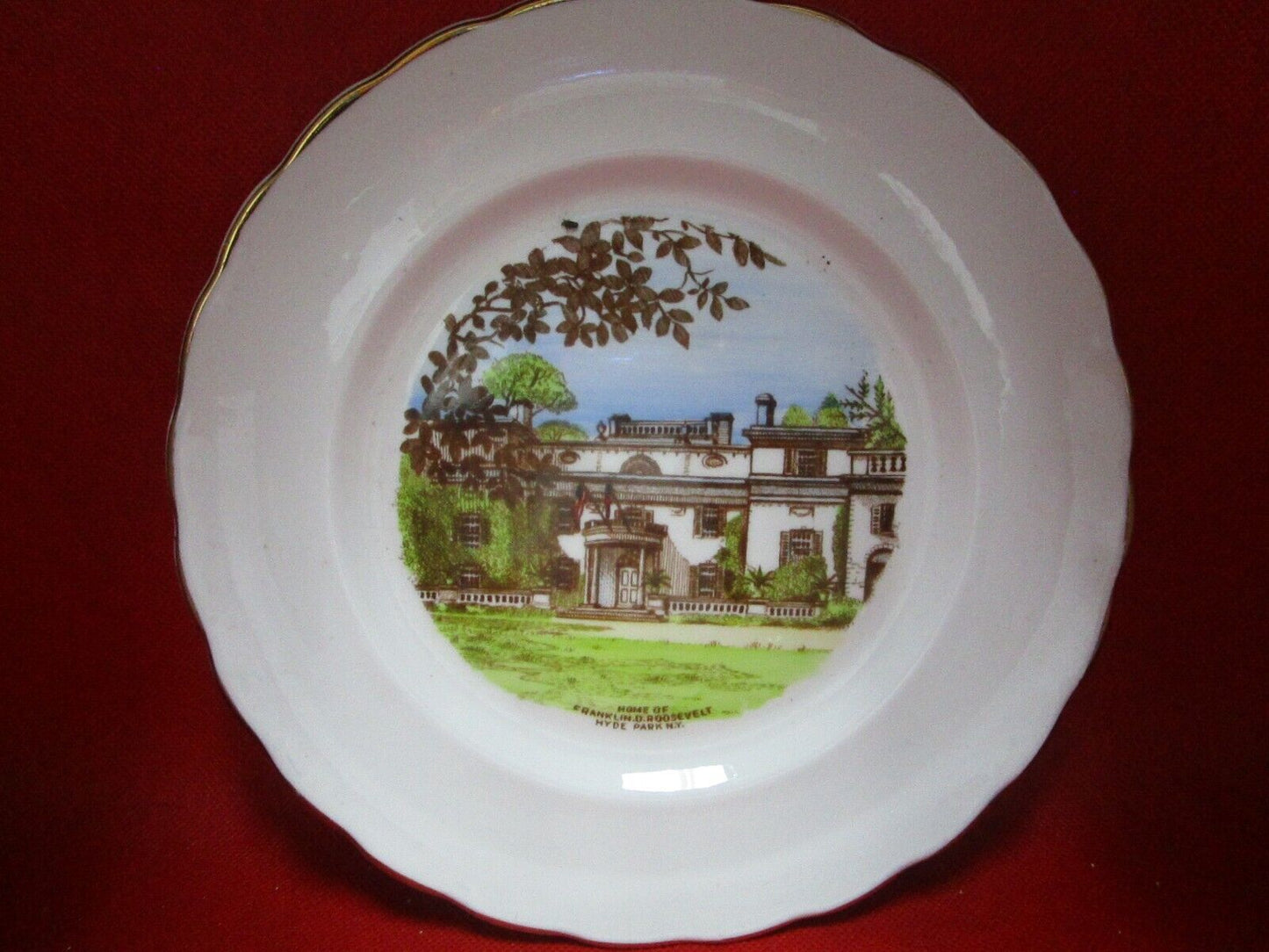 Hyde Park NY historical collector plate home of F.D Roosevelt 8 1/4"