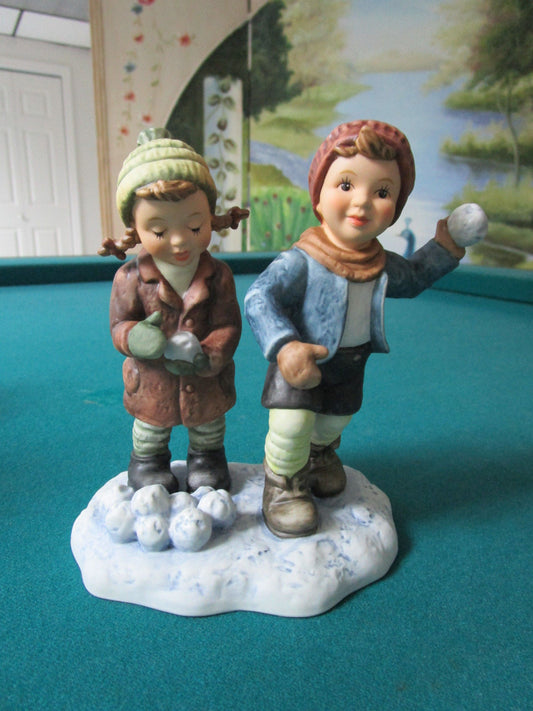 Goebel Christmas Figurine " A Flurry Of Fun" Nib   Original