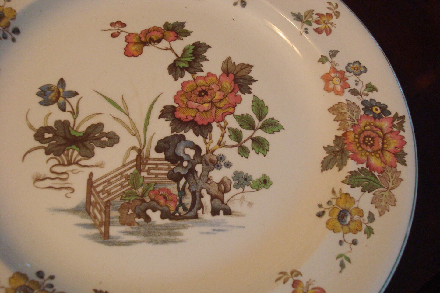 Wedgwood EASTERN FLOWERS TKD 426 Round Platter