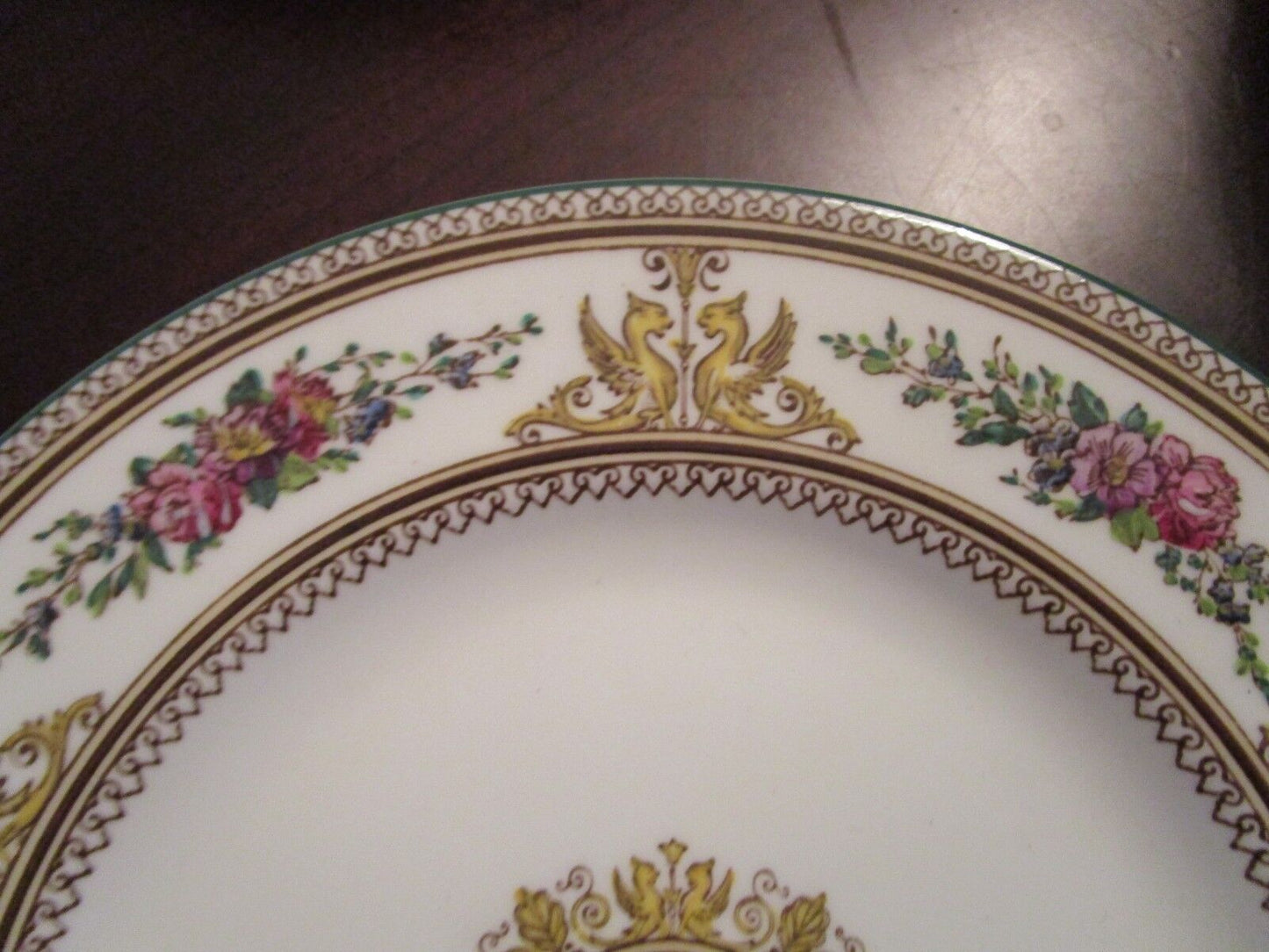 WEDGWOOD ENGLAND COLUMBIA (W595) CENTER MEDALLION GRIFFINS 7 SALAD PLATES