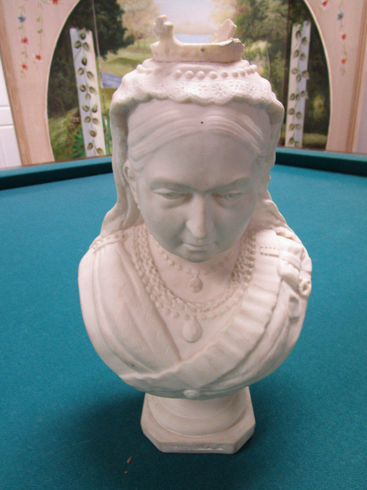 W.H. Goss QUEEN VICTORIA MEMORIAL OF 60 YEARS OF REIGN PARIAN BUST 9 1/2"