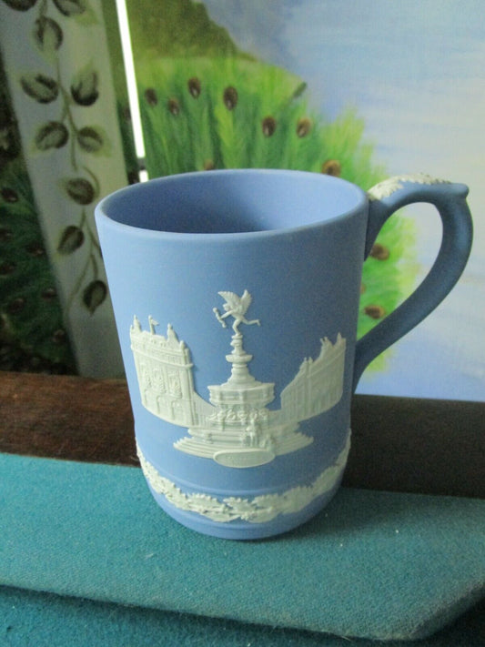 5" Picadilly Circus England Wedgwood Blue Jasperware Xmas '71 Mug  Original Box