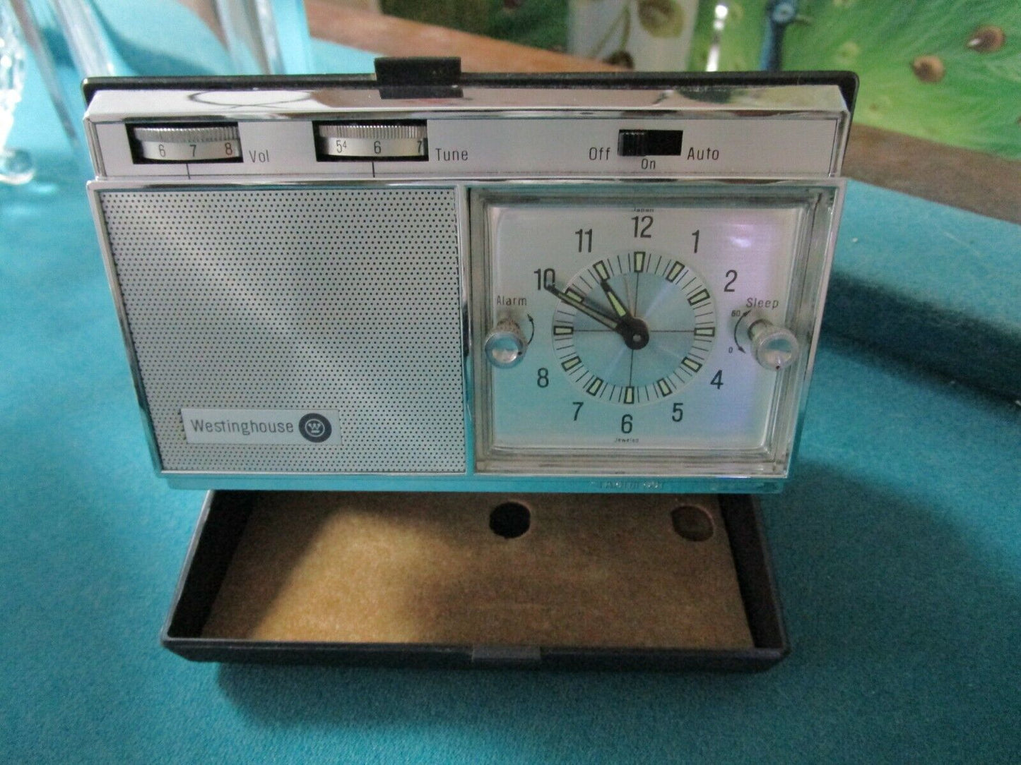 Vintage Westinghouse Travel Clock Radio 1960s Easy open pop-up case WORKING ORIG