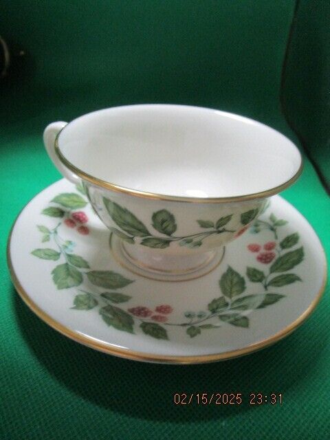 TRADITION BERRYTIME CUP AND SAUCER AMERICAN POTTERY [84B]