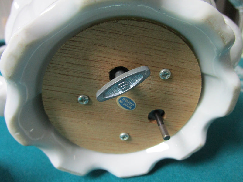 TEAPOT MUSIC BOX PLAYS "TEA FOR TWO" 2 CUPS CAP. 6 X 8" [170B]