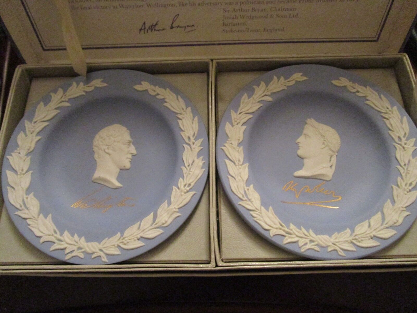 WEDGWOOD ENGLAND BLUE  JASPERWARE DISHES HISTORICAL RIVALS NIB ORIGINAL