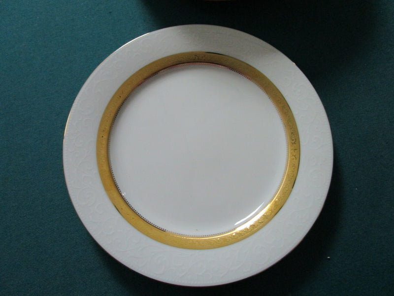 SIGNATURE GOLD NORITAKE 8 LUNCHEON  PLATE 9"