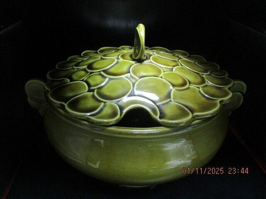 AMERICAN POTTERY GREEN AVOCADO COVERED TUREEN 9 X 12" ^^