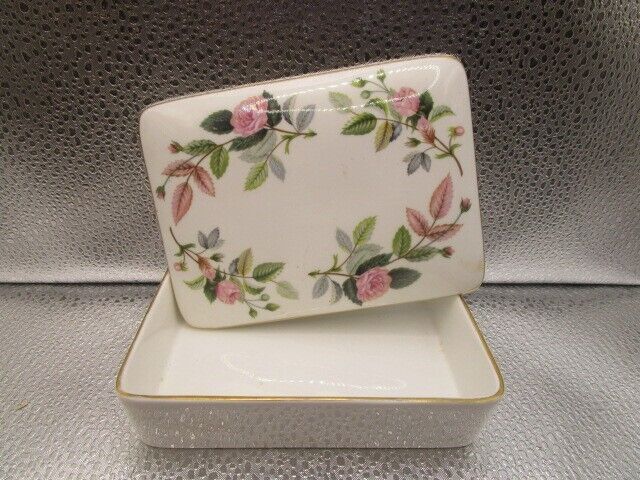 Wedgwood Hathaway Rose  ceramic floral trinket box 5" [55]