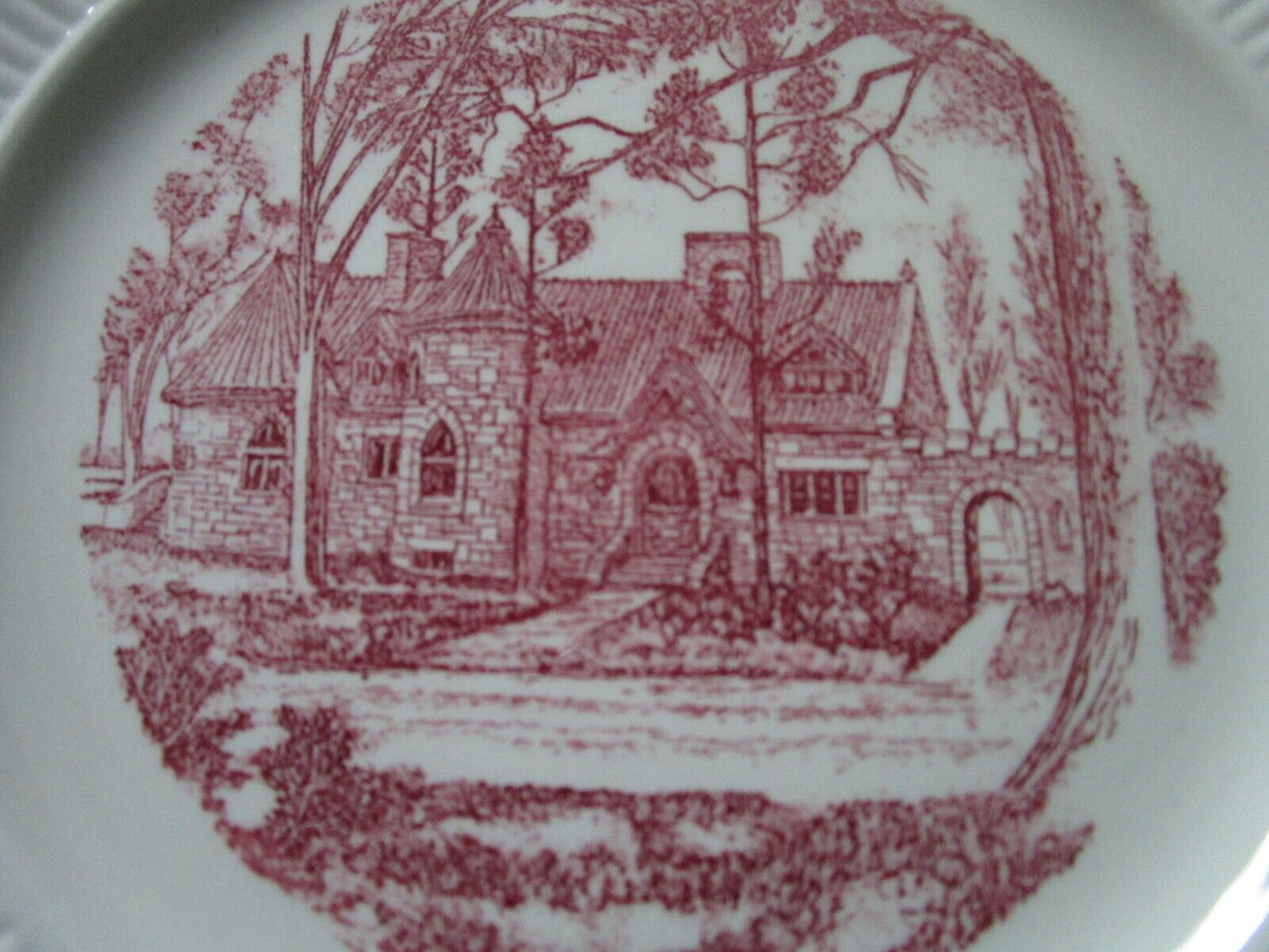 WEDGWOOD BEAVER COLLEGE GREY TOWERS THE GATE HOUSE COLLECTOR PLATE