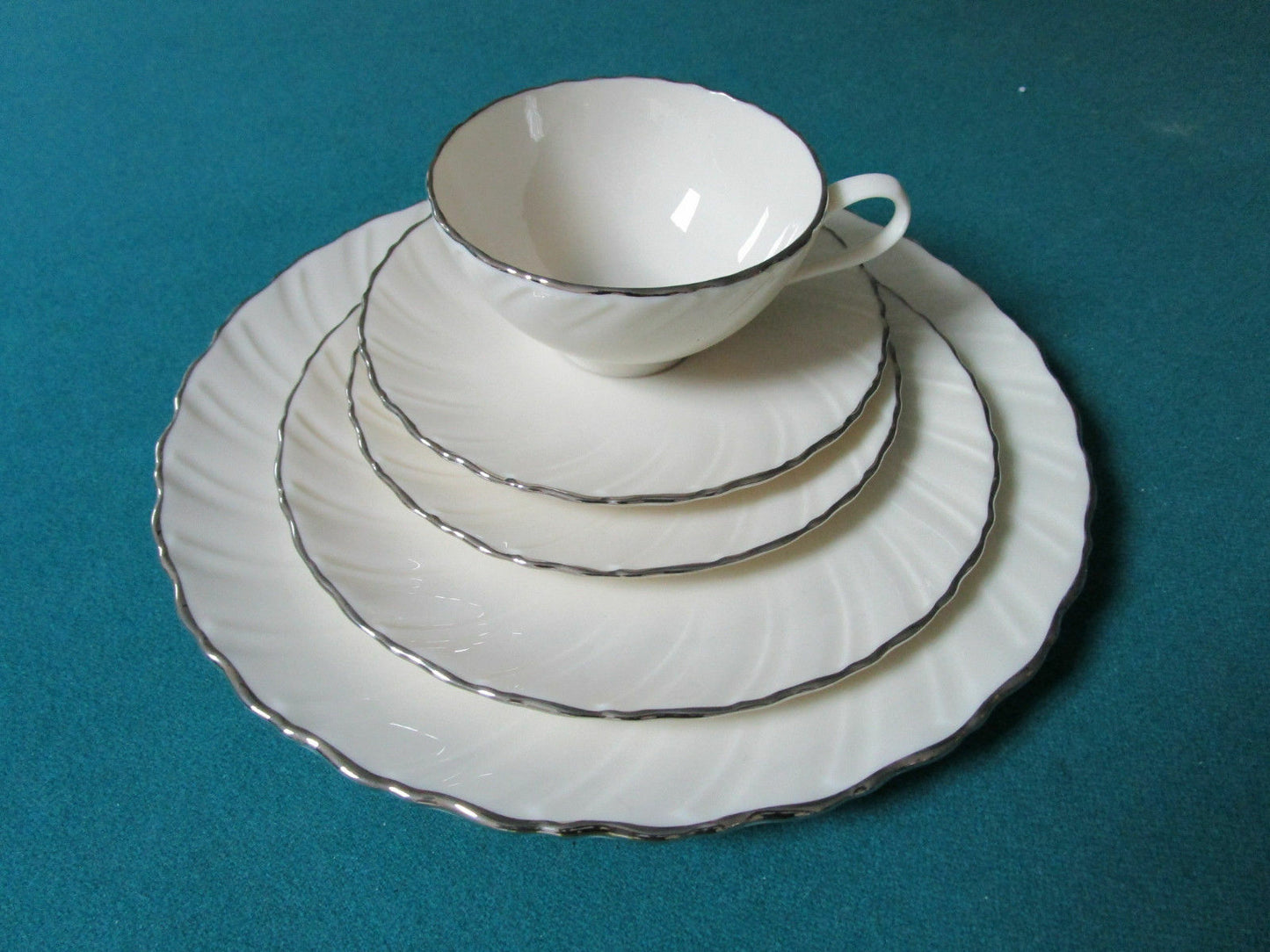 WEATHERLY PATTERN BY LENOX BOWLS DINNER PLATES CUP SAUCER FEDERAL PLATINUM WHEAT