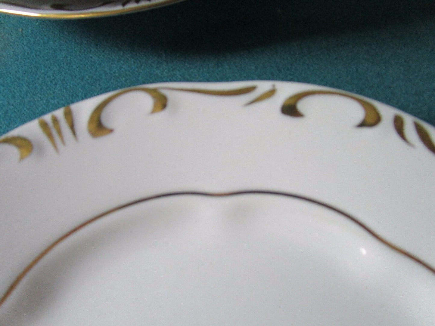 ZSOLNAY HUNGARY 6 DINNER PLATES WHITE CREAM/GOLD ACCENT, 1960s 9 3/4" ^^