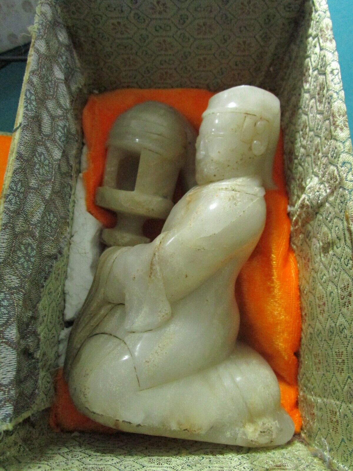 ANTIQUE CHINESE 1920s MARBLE SCULPTURE MAN WITH A LAMP IN ORIGINAL SILK BOX 6"