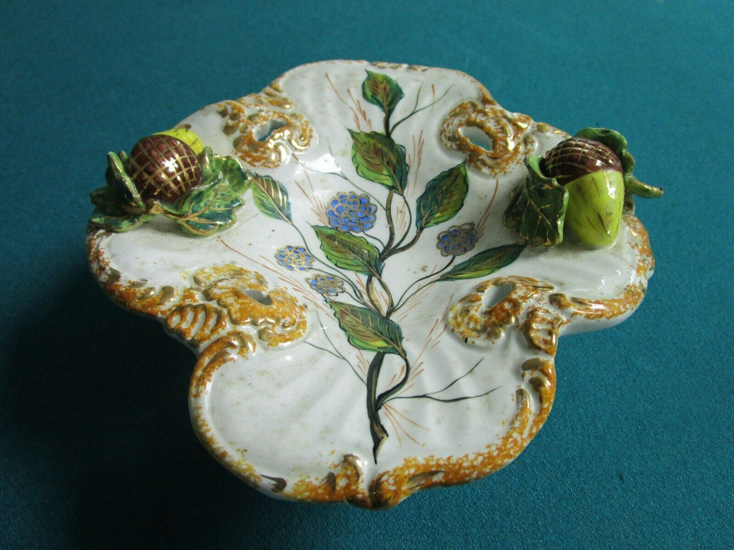 ACCORNS FOOTED DISH ITALY LEAVES GOLD MAJOLICA 2 1/2 x 7"