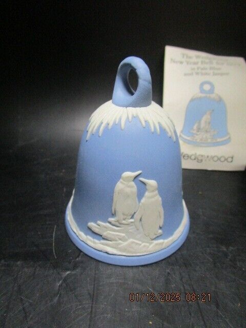 WEDGWOOD BLUE JASPERWARE NEW YEAR BELL 1979 ORNAMENT  - 3" ^^