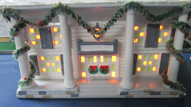 SNOW VILLAGE DICKENS CUMBERLAND LIGHTED HOUSE SHOWROOM MODEL 8 X 9 1/2"