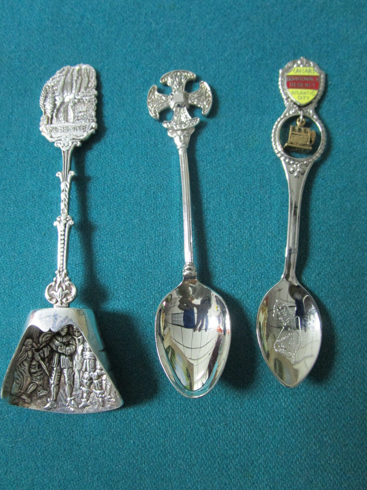 28 COLLECTOR SPOONS EUROPEAN AND AMERICAN COLLECTIBLE AND SOUVENIR