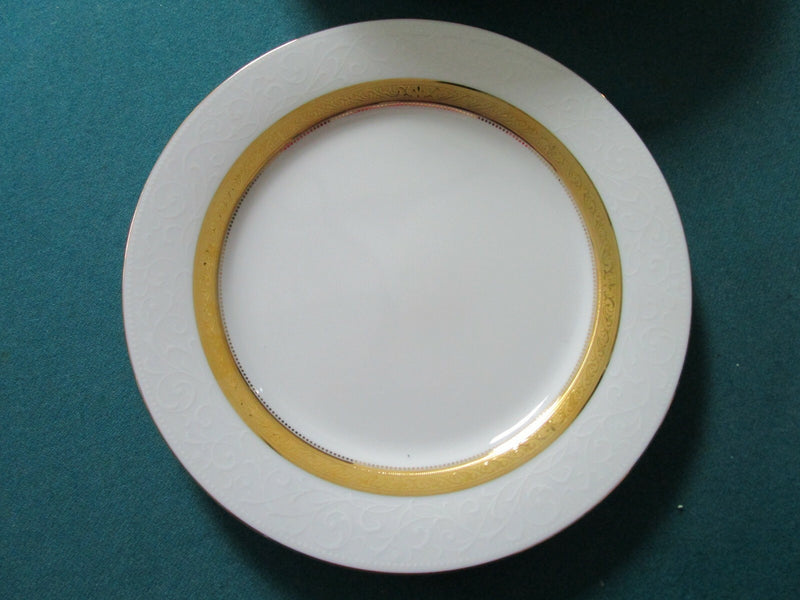 SIGNATURE GOLD NORITAKE 8 LUNCHEON  PLATE 9"