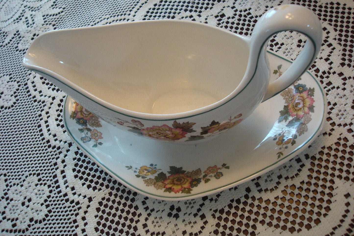 Wedgwood EASTERN FLOWERS TKD 426 boat gravy bowl/attached underplate [80C]