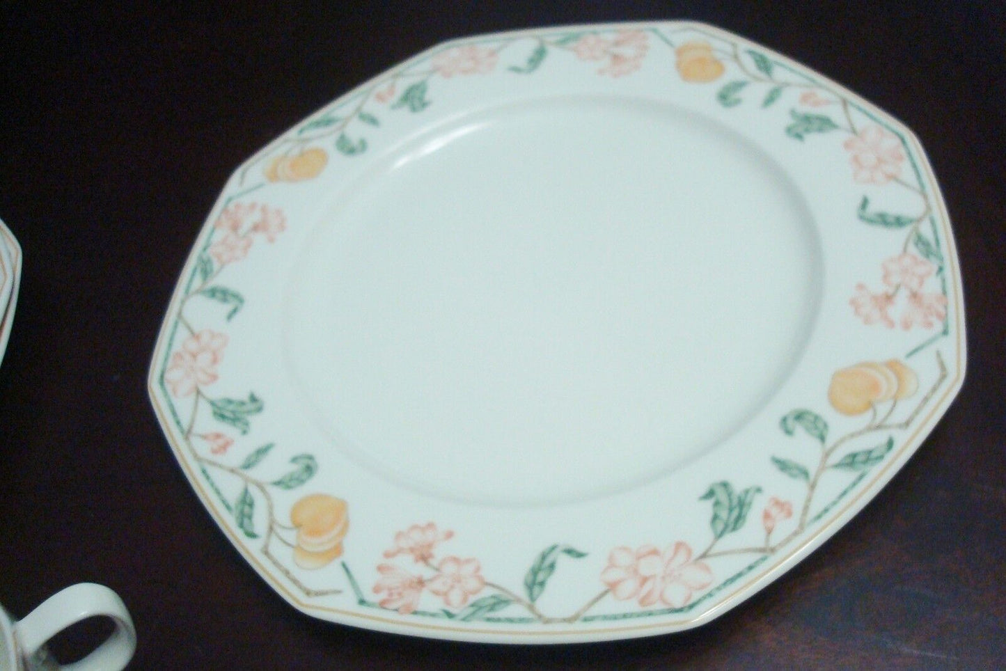 Wedgwood Carmel Octagonal,Yellow Fruit,Peach Flowers 5 Piece Place Setting ORIGI