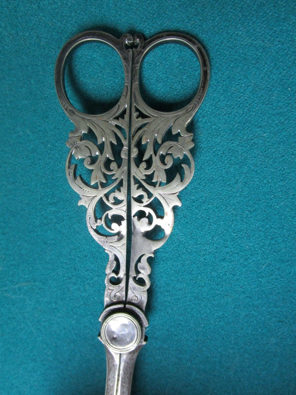 UNMARKED WICK TRIMMER SCISSORS, ORNATED SILVERPLATE 7"  [*SMALL]