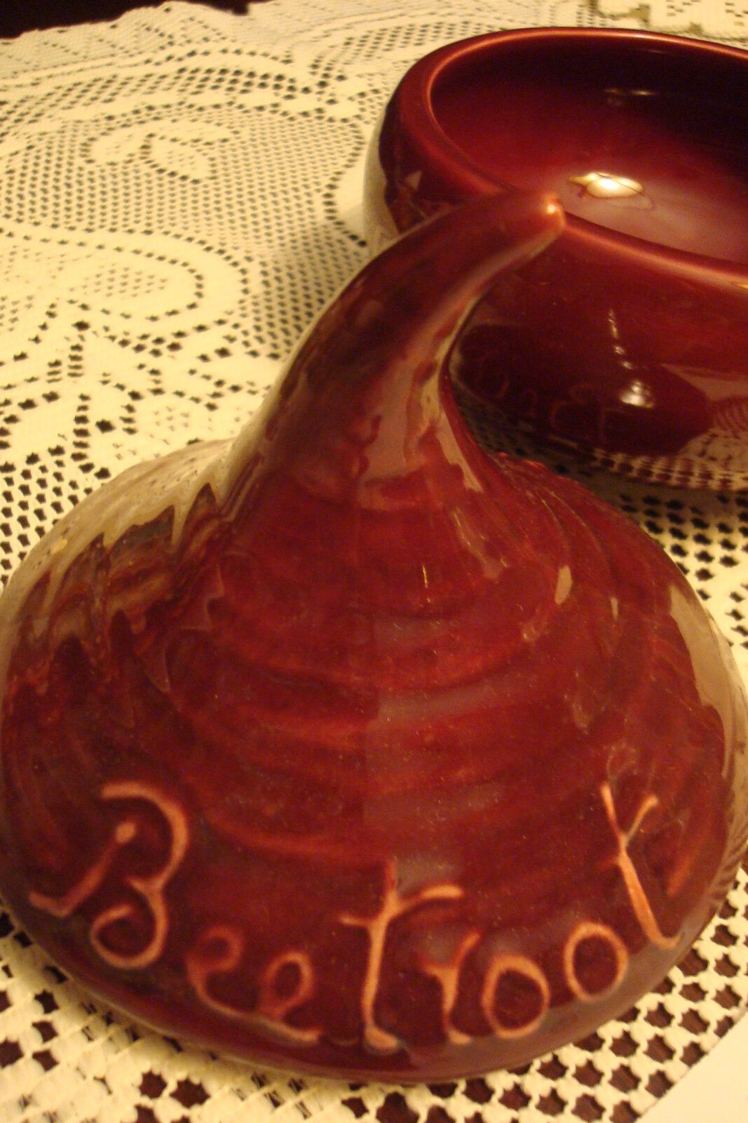 Beetroot ceramic covered bowl, dark red RARE [CARLYLE]