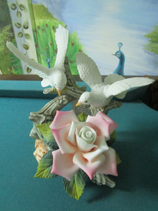 ANDREA SADEK JAPAN DOVES WITH A ROSE SCULPTURE 9" TALL