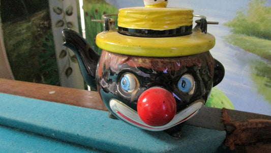 THAMES CLOWN CERAMIC TEAPOT 1940s 6 X 8"