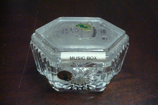 Waterford Crystal Music Box , "2001-O-Christmas-Tree" [a7]