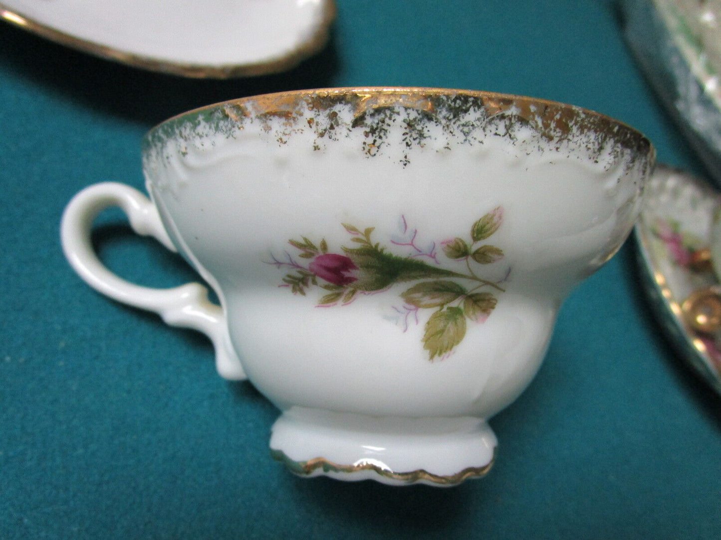 "Nippon Yoko Boeki" Japan Mid Century cup/saucer, gold and roses[a*5-b1]