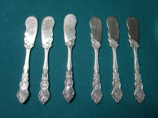 Wm "Rogers' 6 Small Fruit/ Fish / Spread Knives Repousse