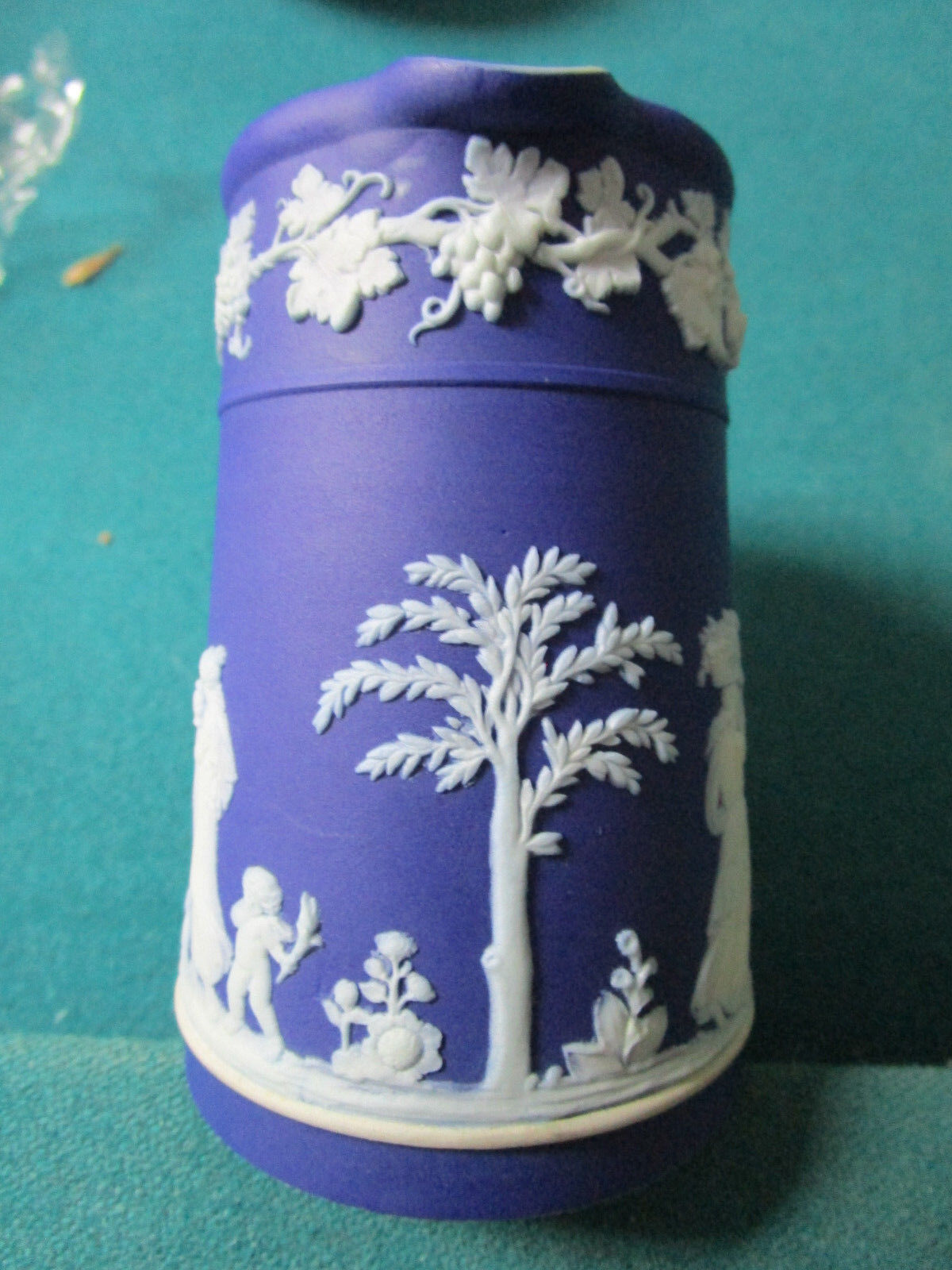 WEDGWOOD ENGLAND ANTIQUE DARK BLUE JASPERWARE 2 CREAMERS ^^