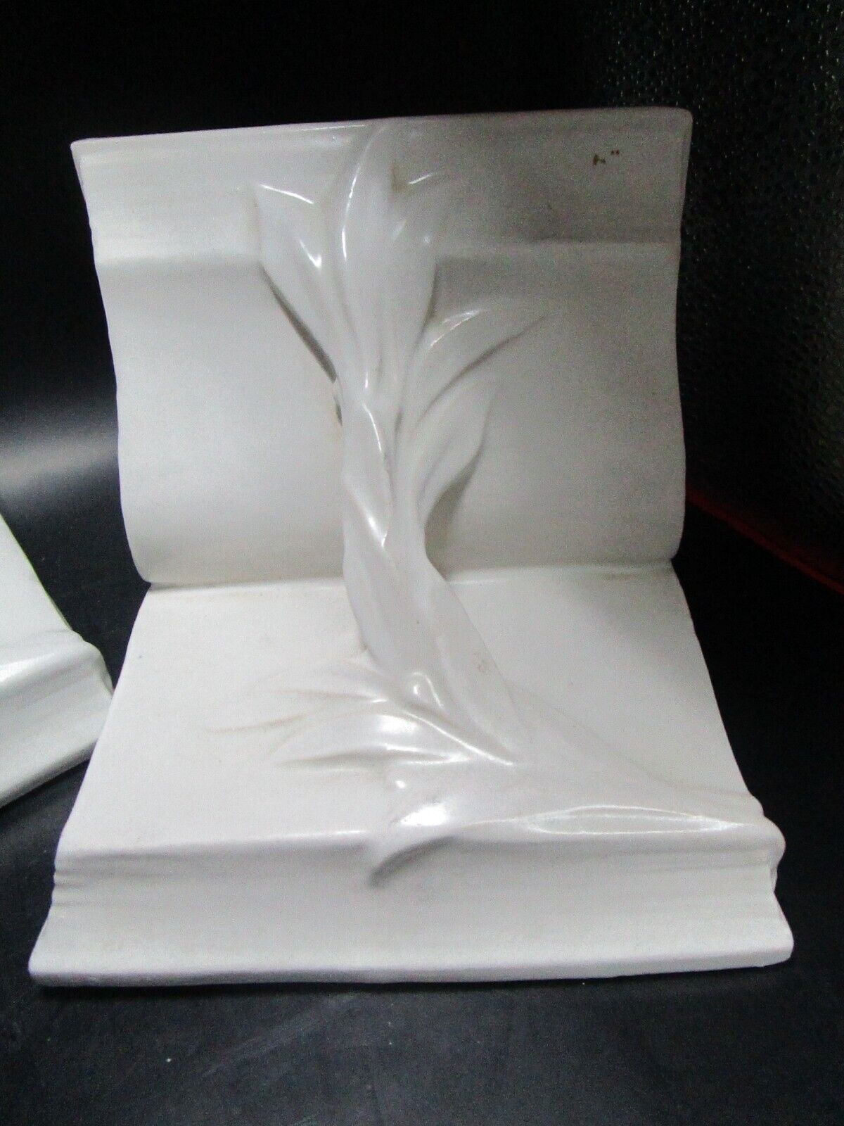 ROSEVILLE VELMOSS 1930S BOOKENDS WHITE