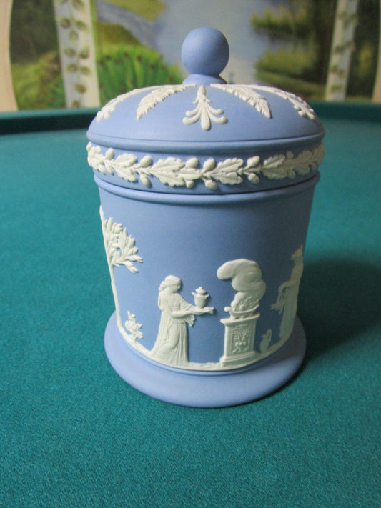 WEDGWOOD BLUE JASPERWARE COVERED JELLY JAM OR SUGAR OR TRINKET 4 1/2" CUTE!