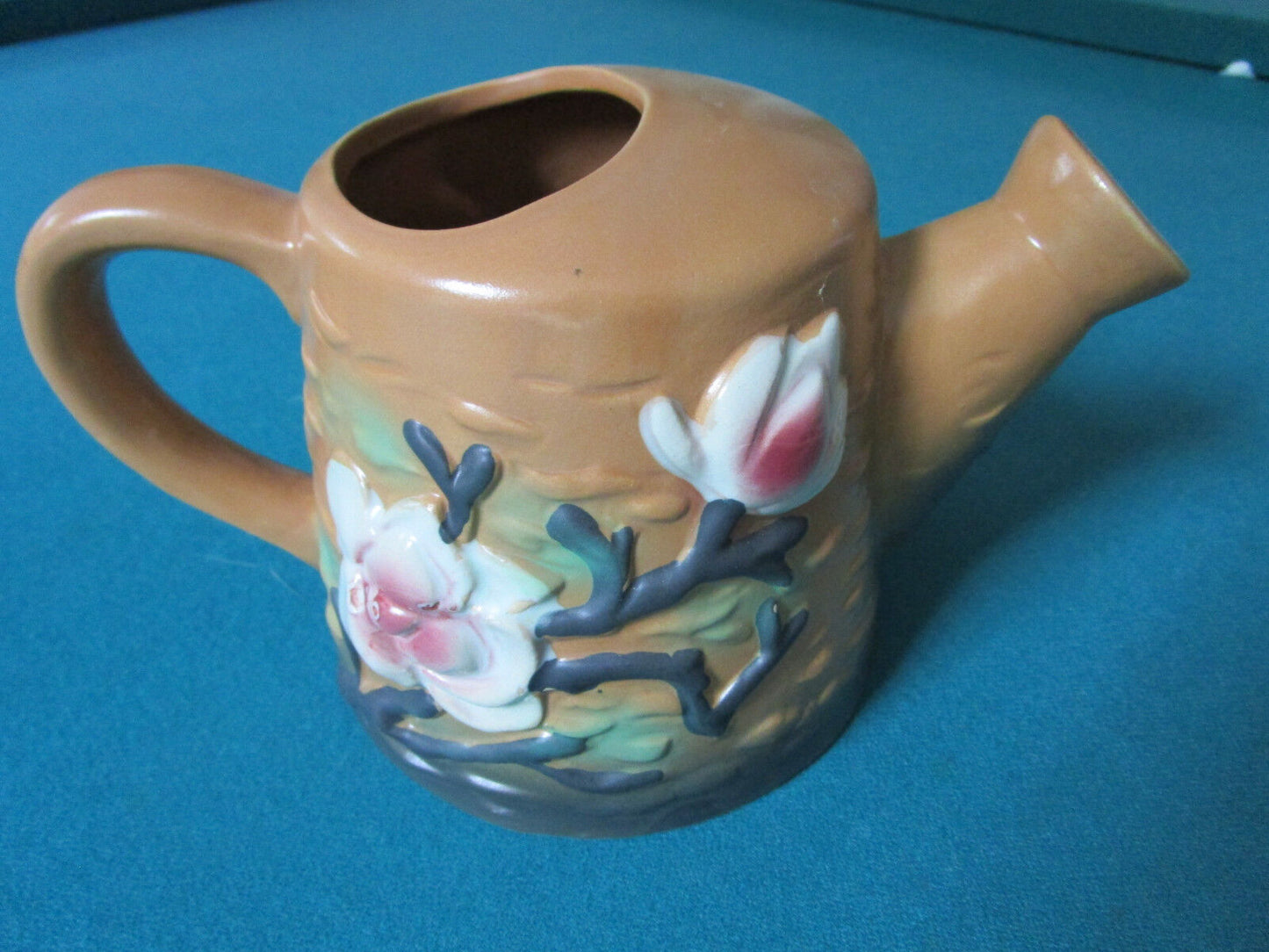 WATERING CAN VASE MAGNOLIA FLOWERS AROUND 5 X 9 1/2"  *