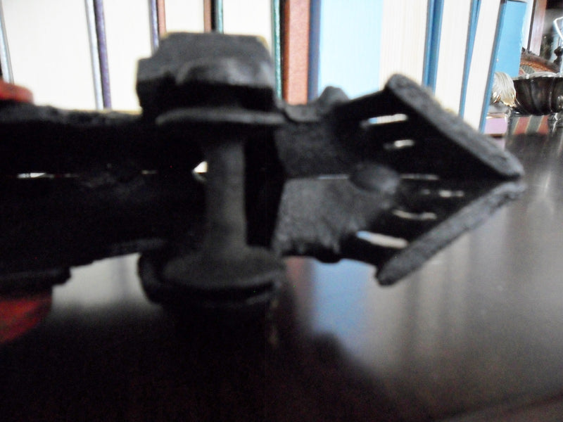 Locomotive Cast Iron? locomotive 3" tall x 7" long red wheels[*small]