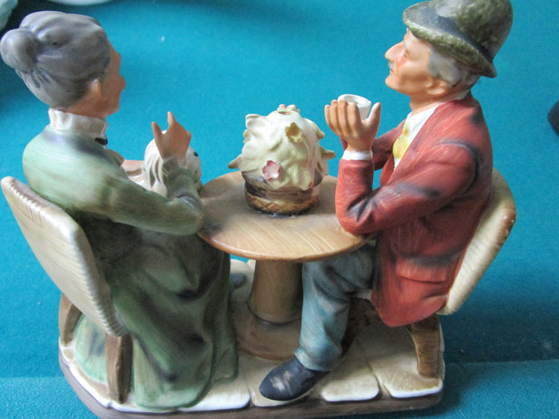 ITALIAN COUPLE  FIGURINE COUPLE UNDER PARASOL NORLEANS JAPAN ORIGINAL